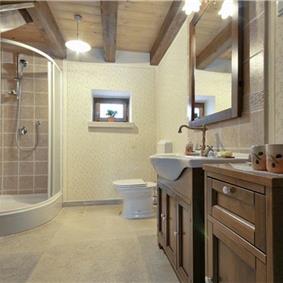 4 bedroom villa with pool near Svetvinčenat, Istria, sleeps 10